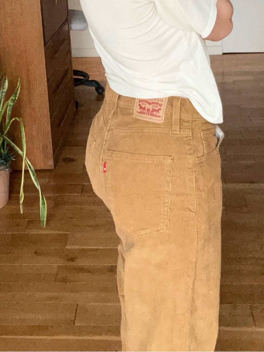 Levi's ‘94 Baggy Women's Tan Corduroy Jeans - Picture 2 of 3